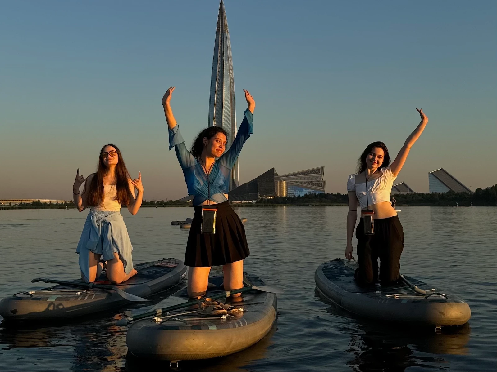 SUP-прогулка на закате, вид на башню Лахта-центр с воды