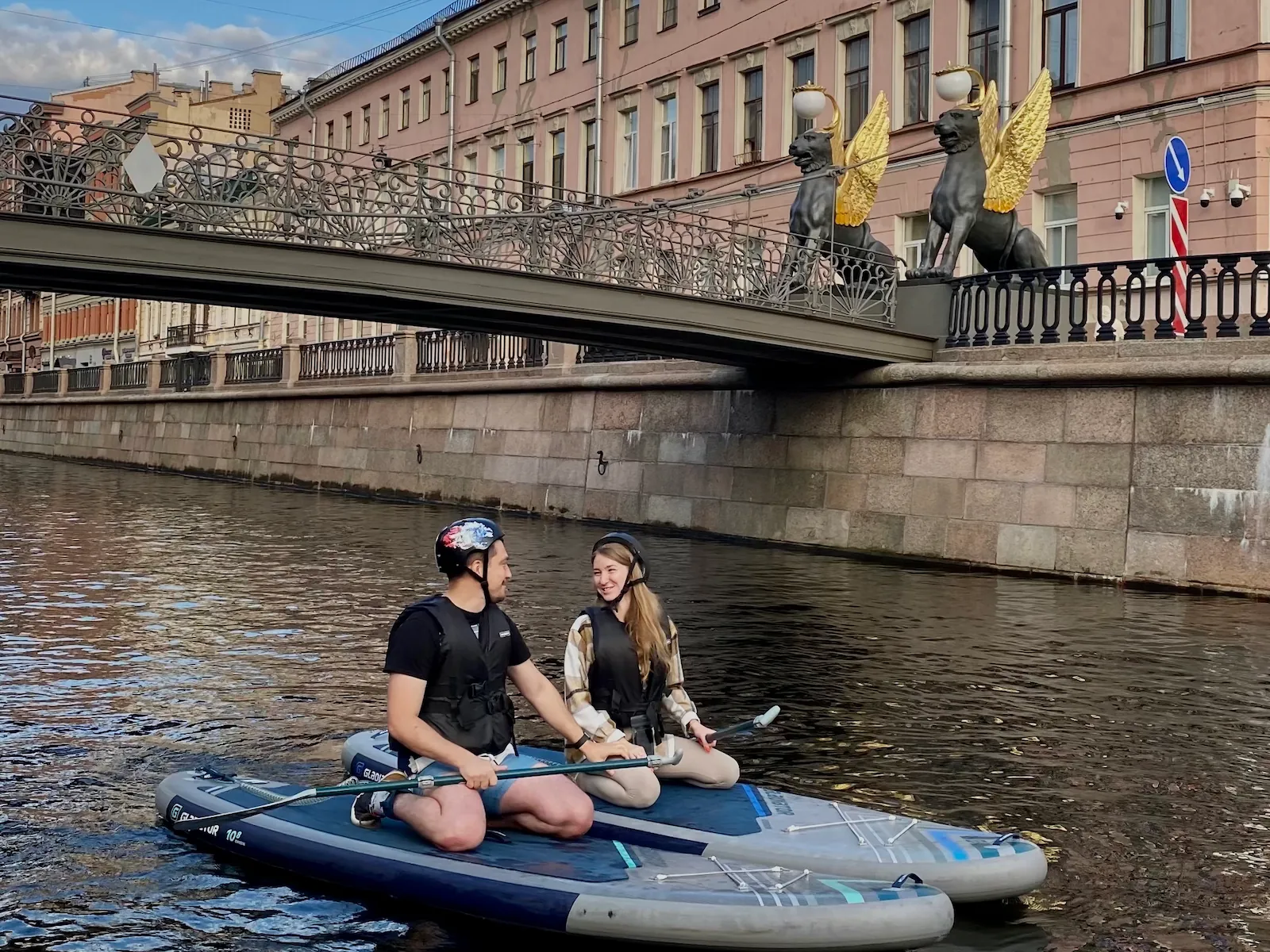 SUP-прогулка мимо Новой Голландии и цветных мостов Петербурга