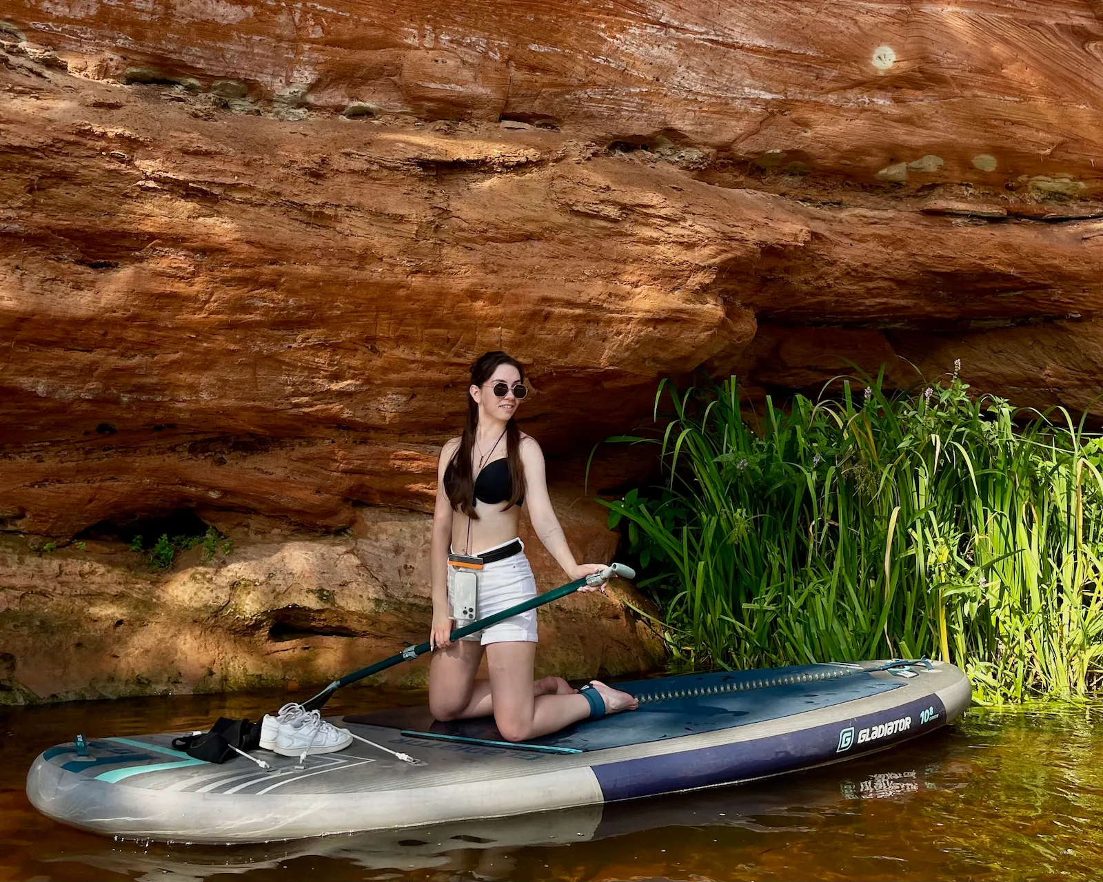 SUP-маршрут по каньону Оредежа — красные скалы и кристальная вода