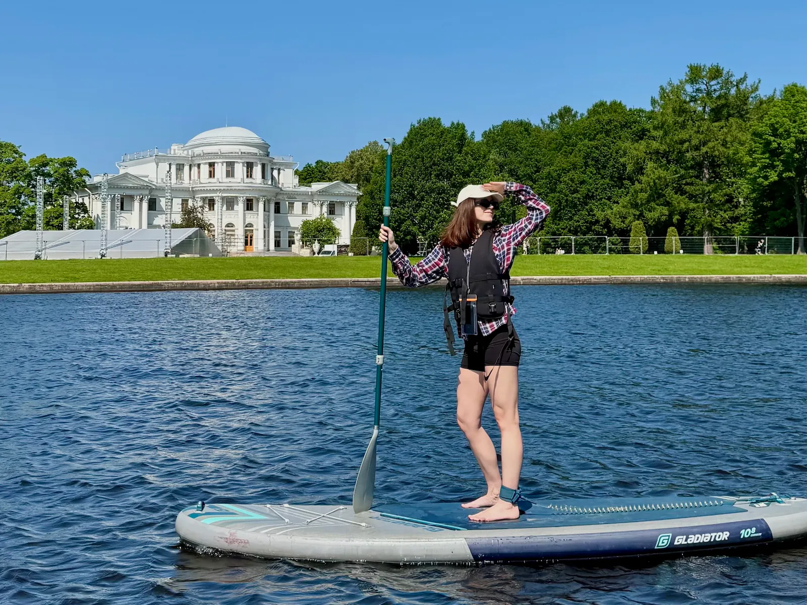 SUP-прогулка вдоль парковых островов, зелёные берега и архитектура